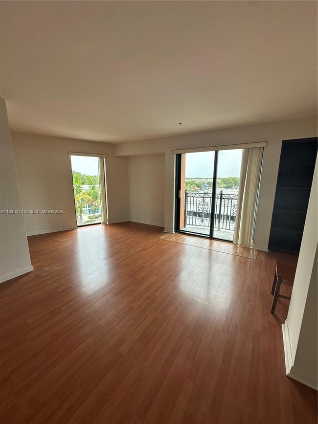 Building Photo - 5729 SW 72nd Ave Unit 5729 Rental