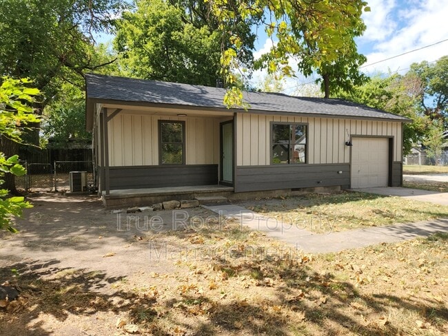 Building Photo - 315 S Cherry Ave