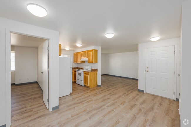 3BR, 2BA - 982SF - Living Room/Kitchen