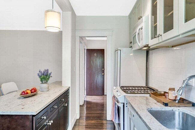 21 Westbourne Ter Unit 6