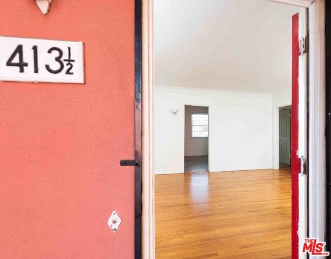 Photo - 413 1/2 N Gardner St