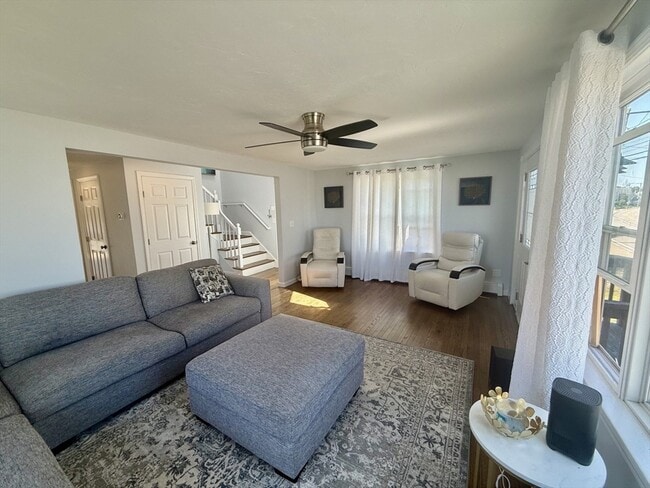 Photo - 735 Sea St