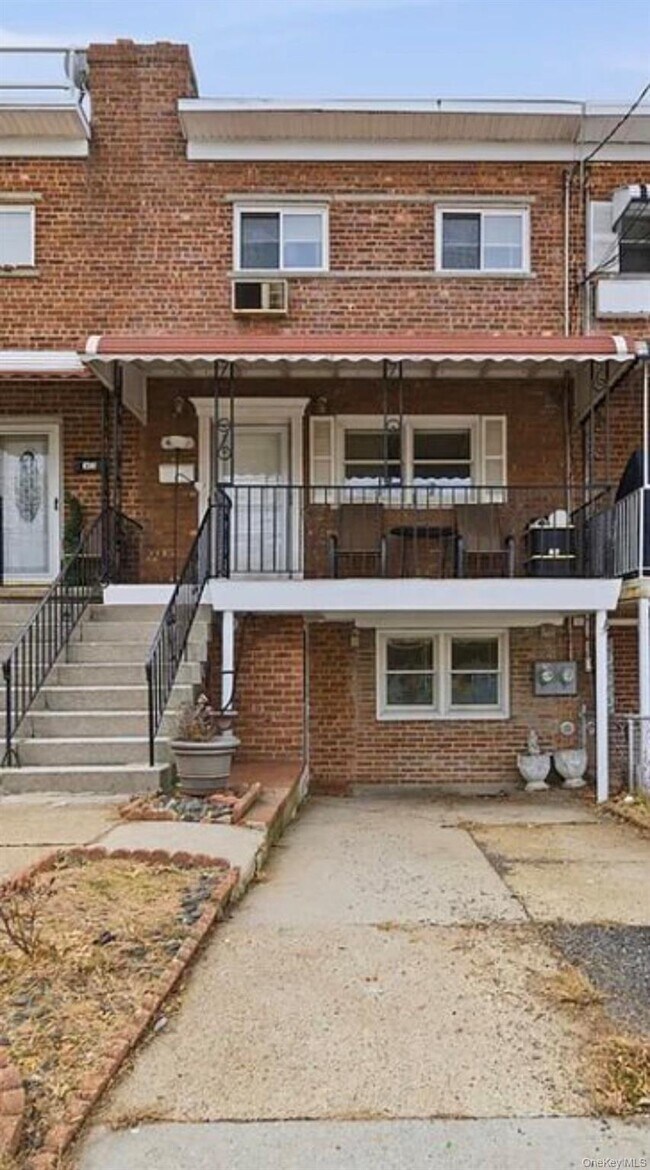 Building Photo - 4246 E Tremont Ave Unit 1