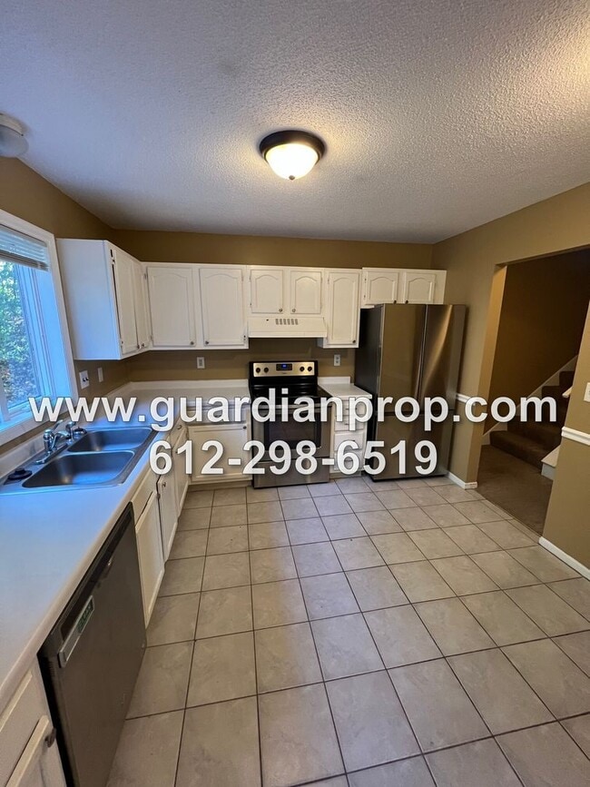 Photo - End Unit Maplewood Townhouse Available Jan...