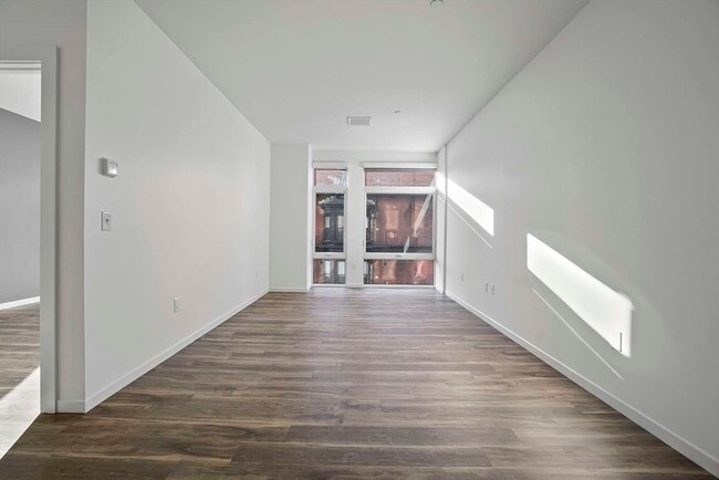 Building Photo - 839 Beacon St Unit 504