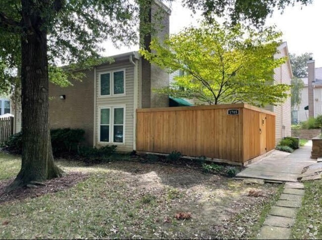 Building Photo - 3BD/2BA Townhouse located on the Germantow...