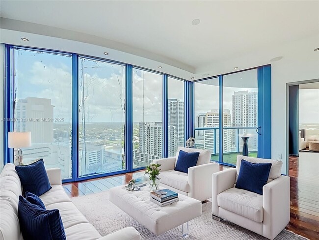 Photo - 333 Las Olas Way Unidad 2501 Rental