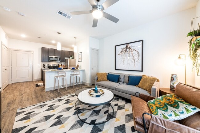 Building Photo - Lenox SoCo