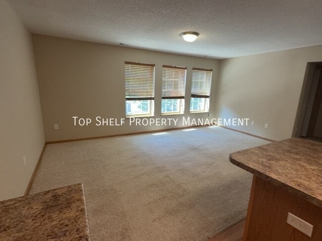 Photo - 355 NE Olivewood