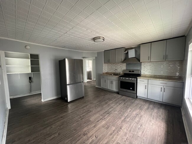 Building Photo - 191 Newfield Ave Rental