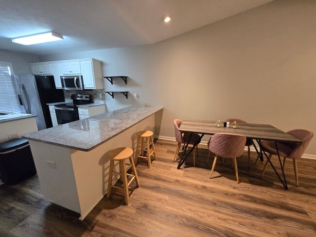 Photo - 2177 Bridgeton Rd