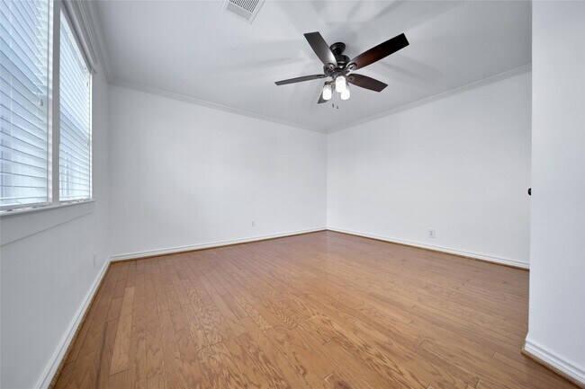 Photo - 520 W 15th St
