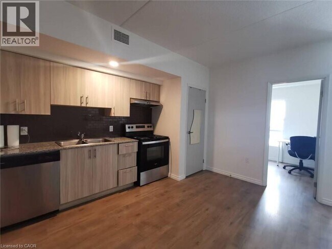 Photo - 275 Larch St Unité H303