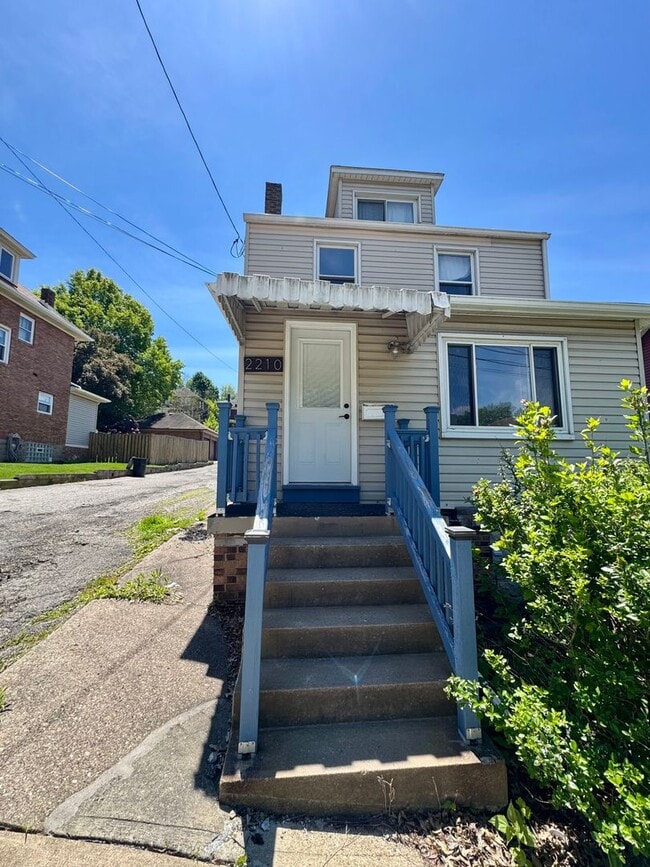 Building Photo - Open Concept 3 Bed 1.5 Bath in Swissville!