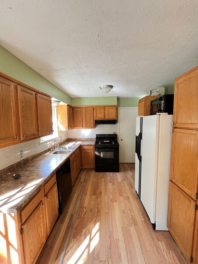 Photo - very private 3 bedroom 1.5 bath rental hom...