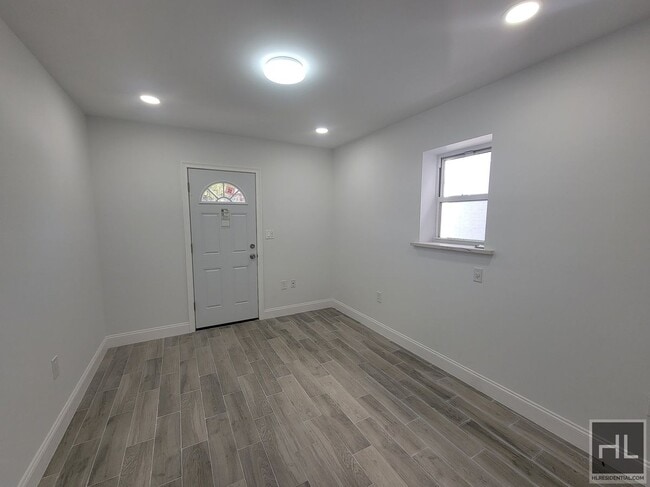 Photo - 184 Battery Ave Unit 1