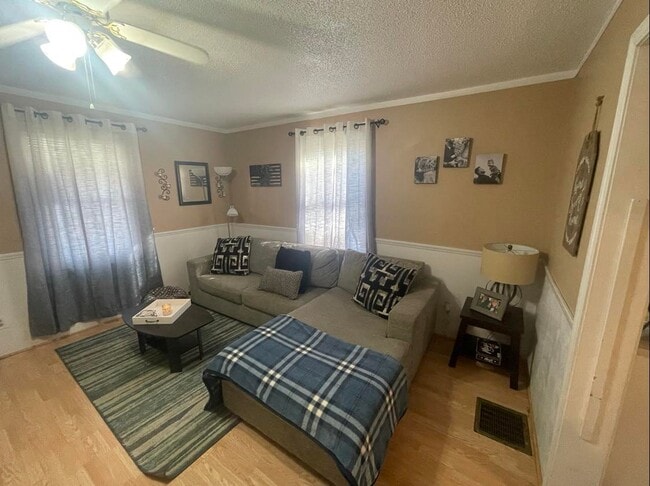 Photo - 813 Tippit St