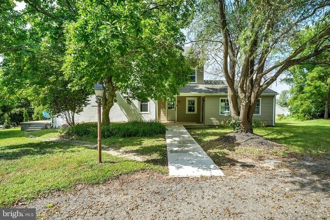 Photo - 211 Gale Ln