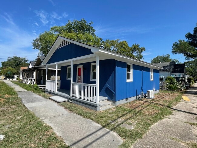 521 Swann St