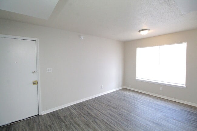 Photo - Updated 1BR First-Floor Apartment Near UWF & West Florida Hospital with LVP Flooring, Included Se... Unit G5