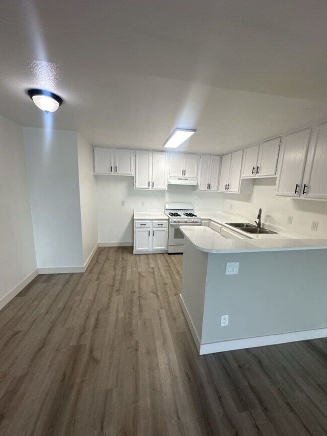 Photo - 9905 S Broadway