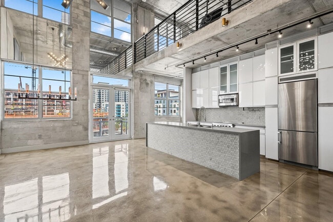 Building Photo - 445 N Andrews Ave Unit 404