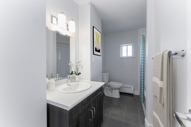 Photo - 2570 Kingston Rd