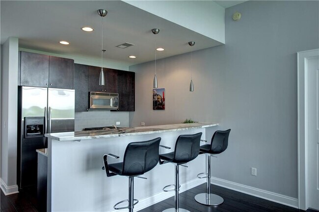 Photo - 905 Juniper St NE