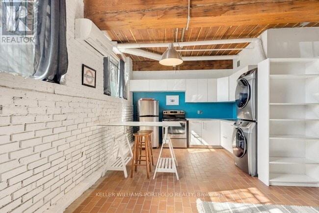 Building Photo - 24 Noble St Unit G11