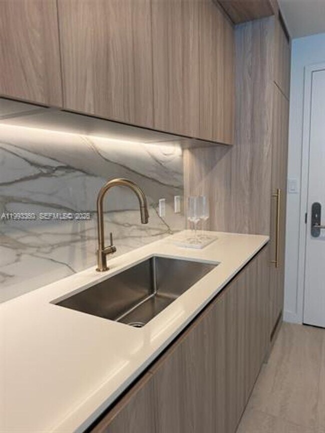 Photo - 77 SE 5th St Unidad 77 SE 5th St # 1608