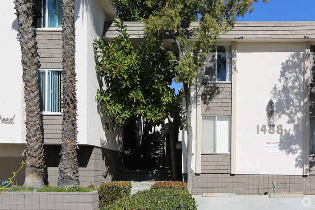 Royal Reed Apartments - Royal Reed Apartments