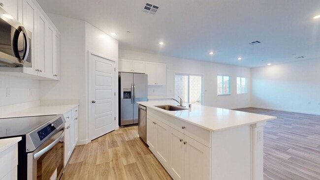 Photo - 4469 Buckingham Ave