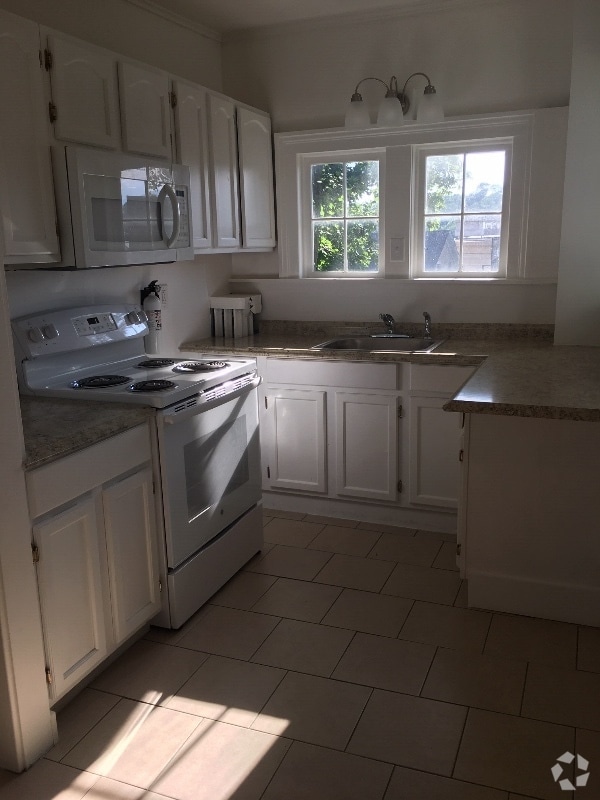 Building Photo - 177 Broad St Rental