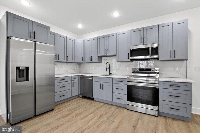 Photo - 2333 E York St Unidad 4