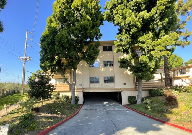 Building Photo - 4082 Valeta St Unit 4082 Valeta St  354