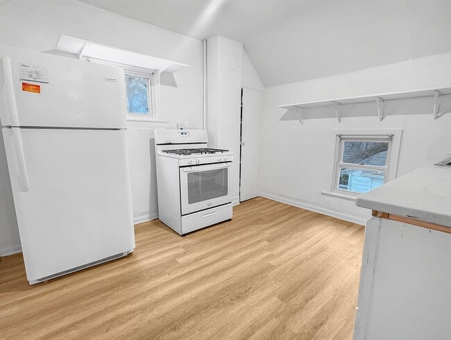 Building Photo - 129 Palmer St NE Unit 2