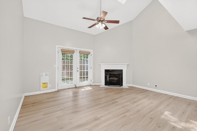 Photo - 440 English Ivy Dr