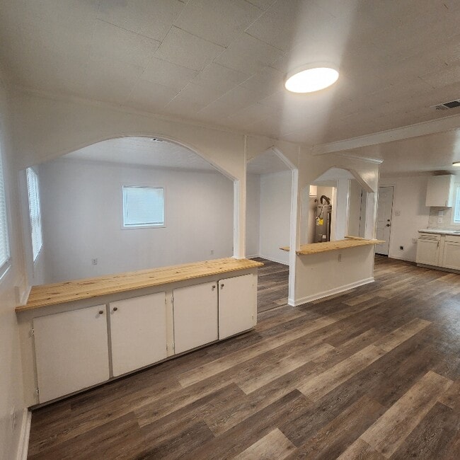 Photo - 308 Liston St