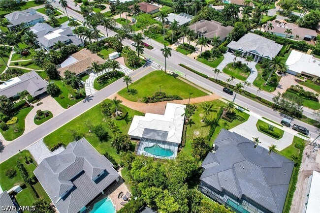 Photo - 740 Park Shore Dr