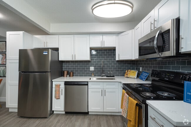 1 BR, 1 BA - 792 SF - Kitchen