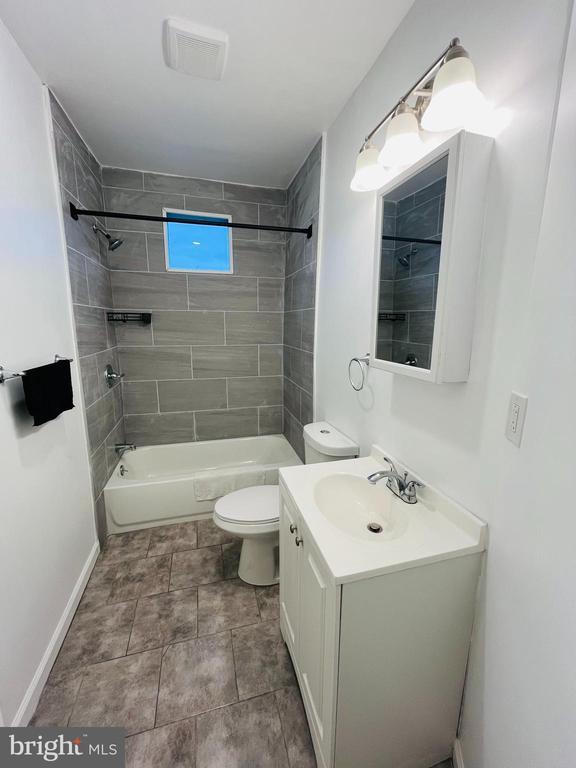 Building Photo - 6249 Reedland St Unit 2