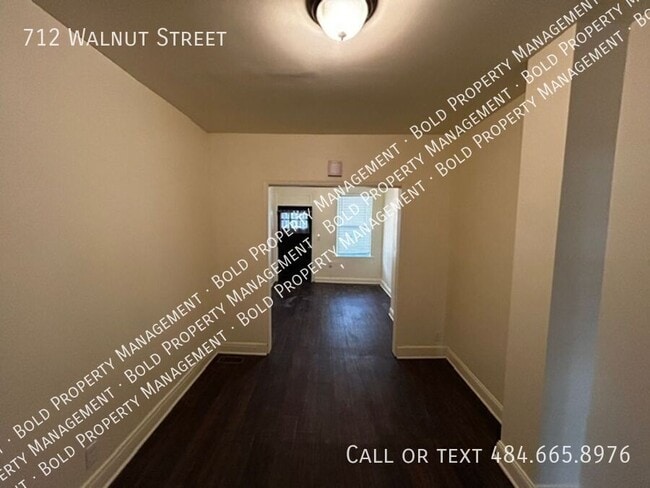 Photo - 712 Walnut St