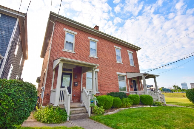 Building Photo - 680-684 Hamlet St