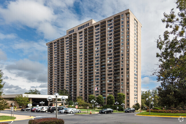 Photo - Skyline Plaza Apartments