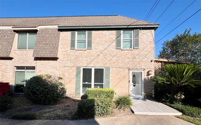 Building Photo - 840 Threadneedle St Unit 220