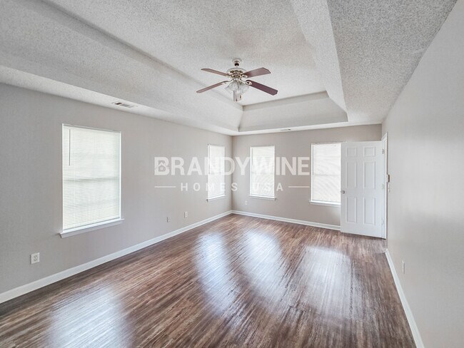 Photo - 972 Tara Bend