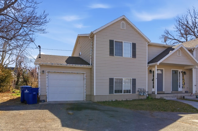 Photo - 464 E Center St