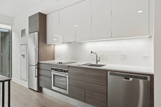 Photo - 310 W Hubbard St