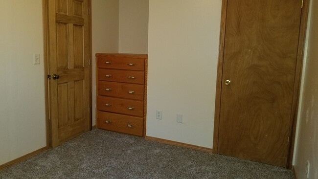 Photo - SW 3 bedroom 1 bath 2 stall garage near Ki... House