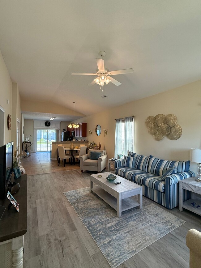 Photo - 101 Palm Cove Cir
